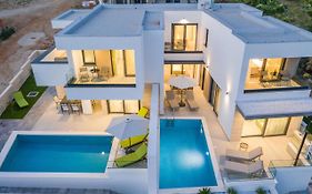 Luxury Villas Joy